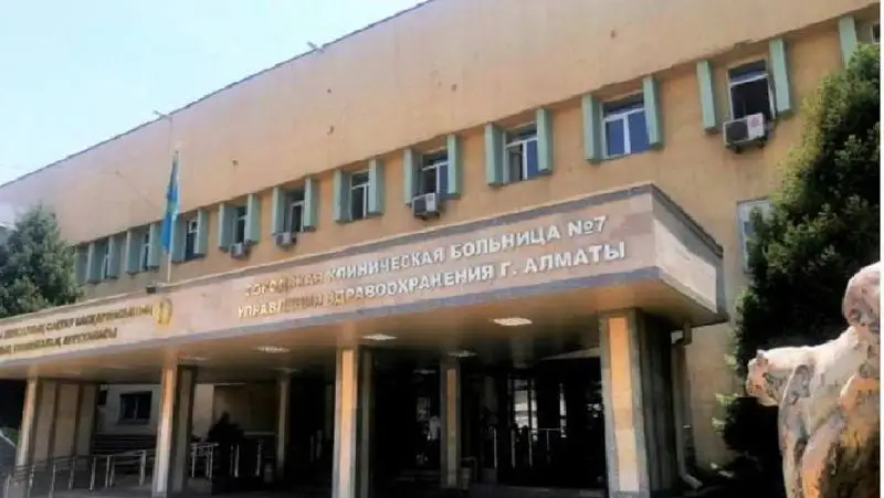 Алматыдағы ауруханалардың бірінде бөлім меңгерушісі санитарды соққыға жыққан