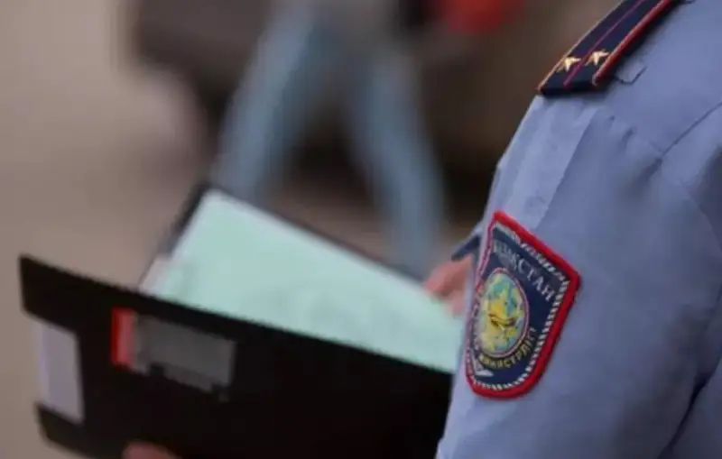 Қарағанды ​​полицейлері Нұрсұлтан Назарбаевқа 1 миллион теңге төледі