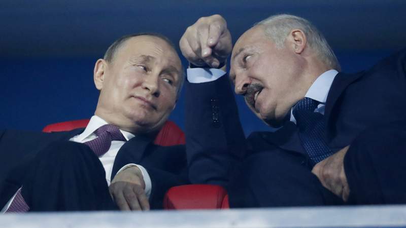Лукашенко «Қазақстанға көмектескенін» Путиннің есіне салды