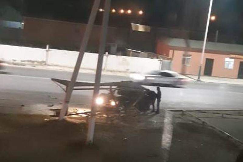 Қызылордада жеңіл автокөлік аялдаманы қиратып тастады 