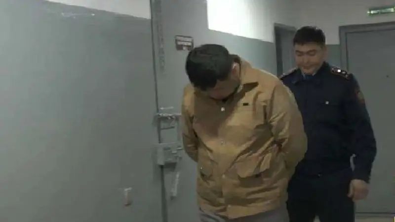 Такси жүргізушісіне пышақ сұққан үш жігіт ұсталды