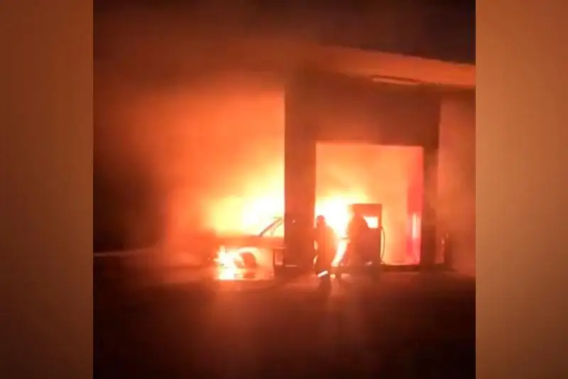 Ақтаудағы жанармай бекетінде тұрған көлік өртеніп кетті   