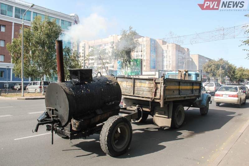 Павлодарда жұмысшының бетіне ыстық битум бар шелек аударылды