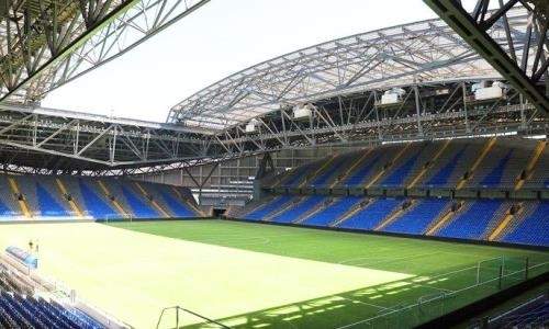 «Астана Арена» стадионының төбесі матч кезінде опырылып түсті