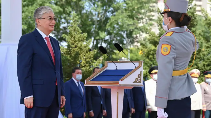 Президент Мемлекеттік ту көтеру рәсіміне қатысты