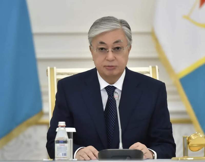 Тоқаев: Орыс тілін қазақ тілімен қатар меңгеру керек