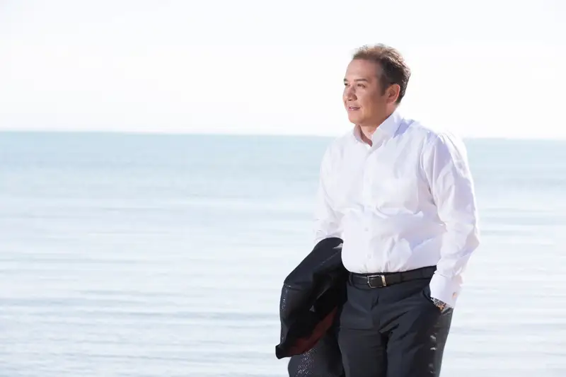 Ділмұрат Бахаров: Ұйғыр театрына ілеспе аударманы енгіздік