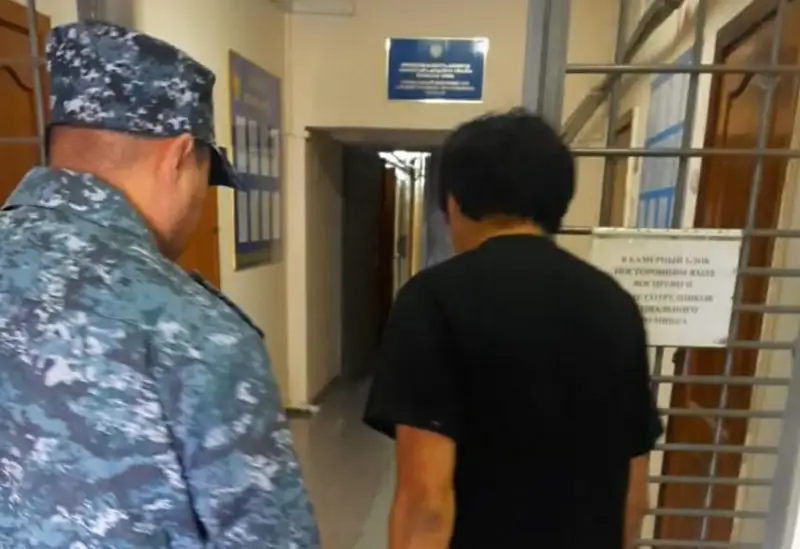 Елордада автобуста оқушы қызға тиіскен күдікті 10 тәулікке қамалды