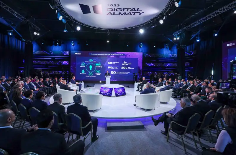 Digital Almaty бесінші форумы шеңберінде өткен «Жаңа болмыстағы цифрлық әріптестік» пленарлық сессиясы өтіп жатыр