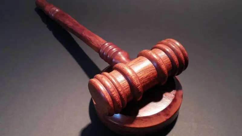 Баласын 1 млн теңгеге сатпақ болған бойжеткен сотталды