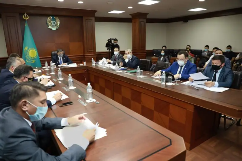 Махамбет Досмұхамбетов айыппұл төлеп, құтылып отырған компанияларды сынға алды