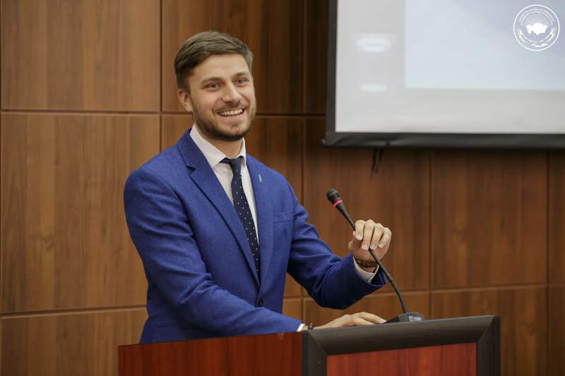 Максим Споткай Парламент Сенаты аппаратының басшысы болып тағайындалды