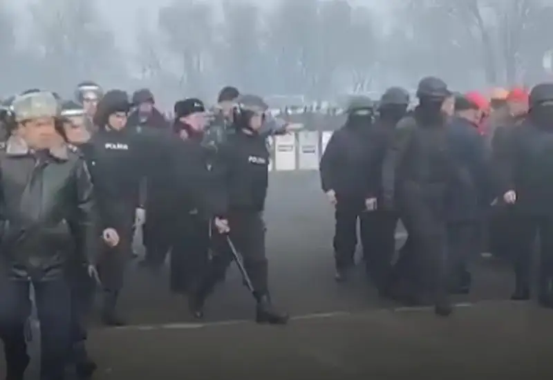Таразда «Қазфосфат» қызметкерлері митингке шықты (видео)