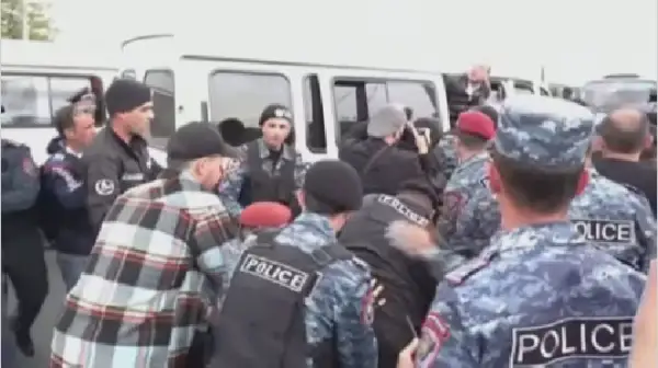 Арменияда шеру кезінде 61 адам ұсталды