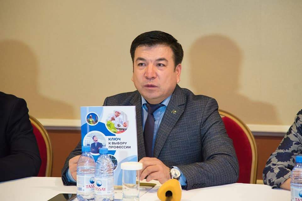 Мұғалім оқулық авторымен тікелей байланыс орнатады