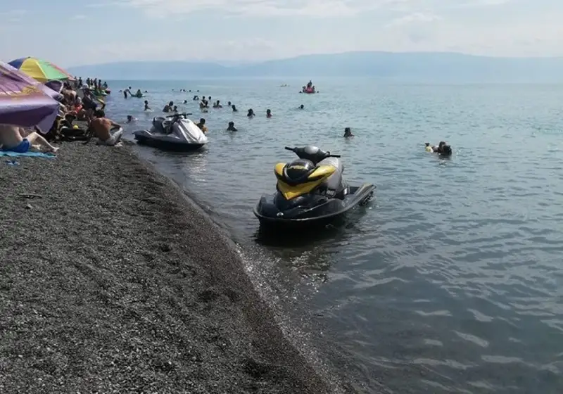 Алакөлде гидроскутер мінген қыз сегіз жастағы баланы басып кетті 