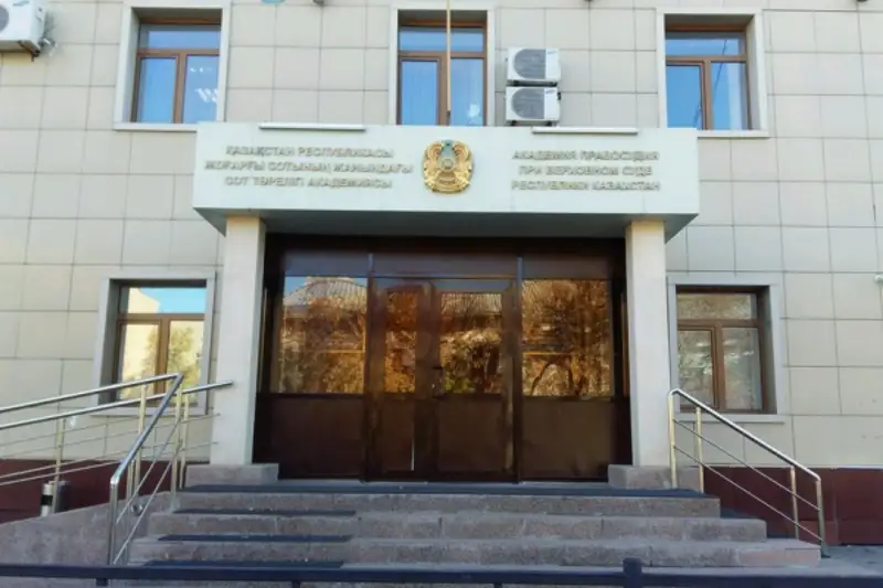  8 магистрант оқудан шығарылды