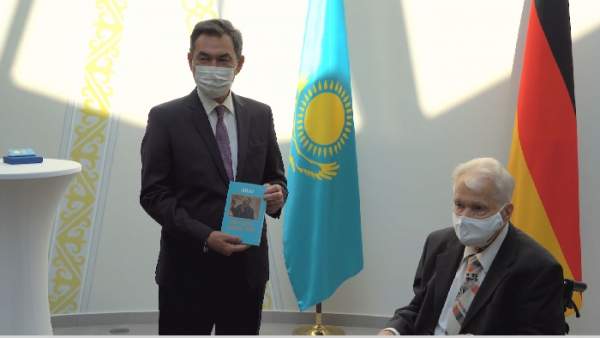 Абай немісше сөйледі