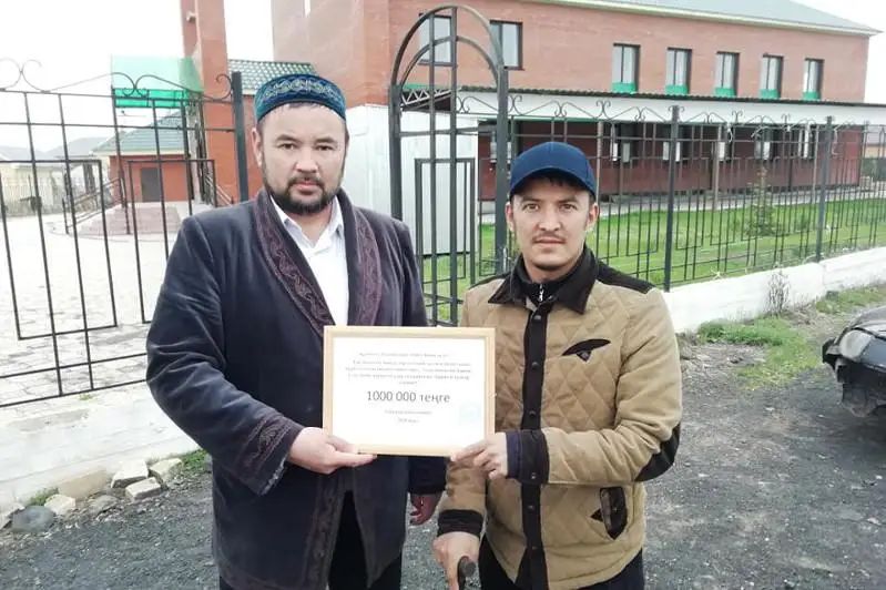 Кәсіпкер медресе шәкіртіне 1 млн теңге берді
