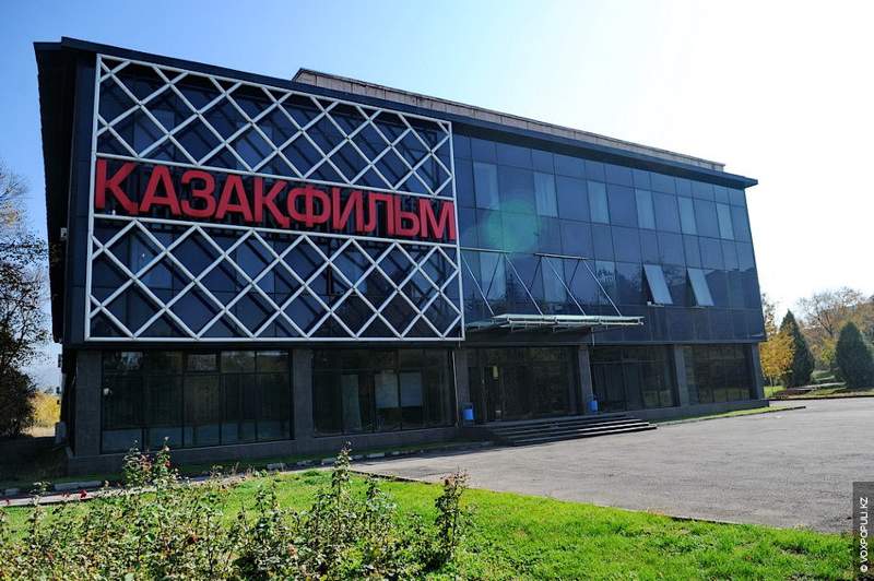 «Жағдай нашар». Дәурен Абаевтың "Қазақфильм" шығындарын айтуға аузы бармады