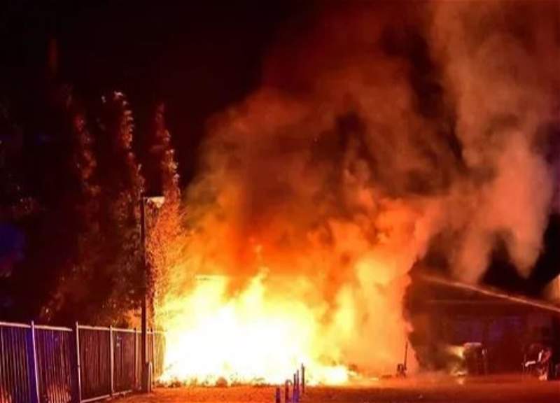 Германияда белгісіз біреулер Түркияға арналған гуманитарлық көмекті өртеп жіберді