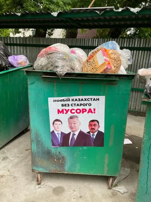  Семейліктер қоқыс жәшігіне Ахметов пен Байахметовтың фотосын іліп кетті
