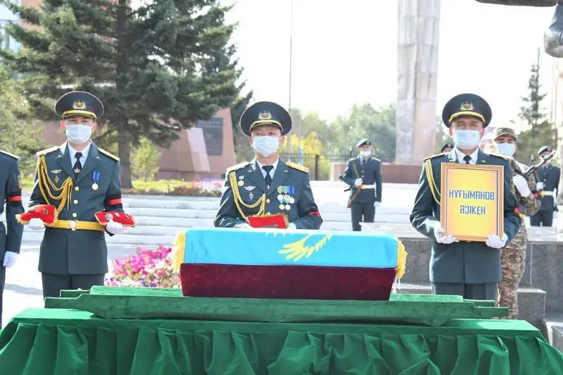 Соғыста қаза болған ақмолалық жауынгердің сүйегі туған жеріне жеткізілді
