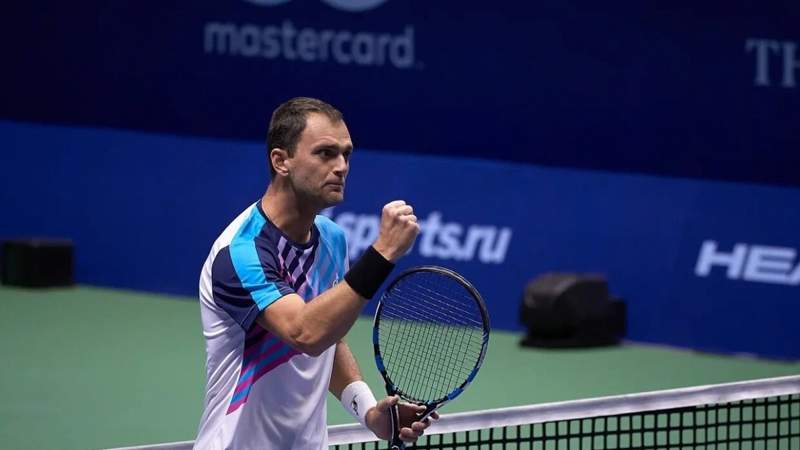 Александр Недовесов «Үлкен дулыға» турнирінің үш дүркін чемпионын ұтты
