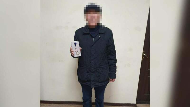 62 жастағы ер адам қоғамдық көлікте ұрлық жасаған 