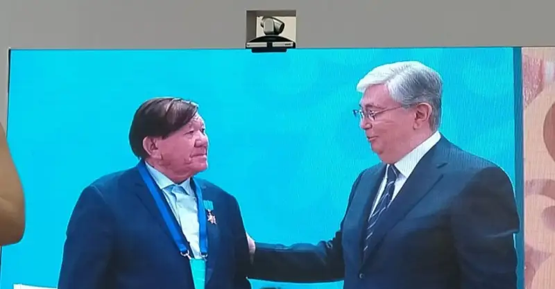 Мұхтар Шаханов – «Қазақстанның Еңбек Ері»