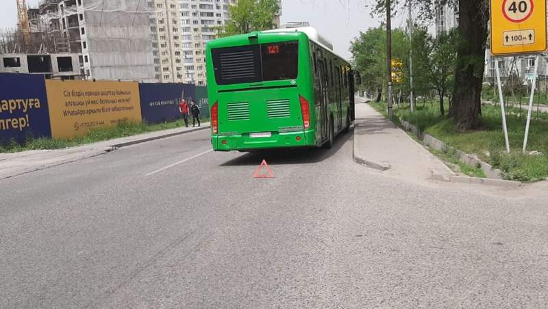 Алматыда автобус басып кеткен бойжеткен ауруханада кайтыс болды