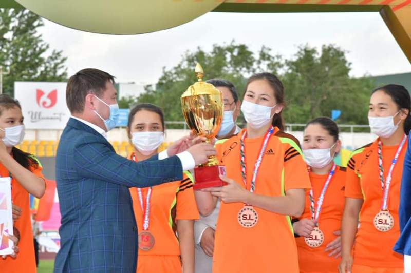 Шымкент әкімі  «Шымкент жастар лигасының» жеңімпаздарын марапаттады