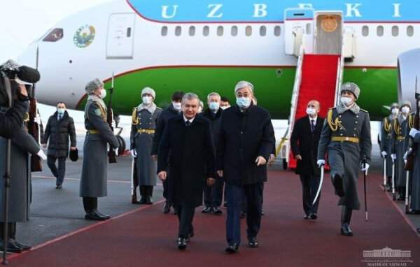 Өзбекстан Президенті мемлекеттік сапармен Нұр-Сұлтанға келіп жетті
