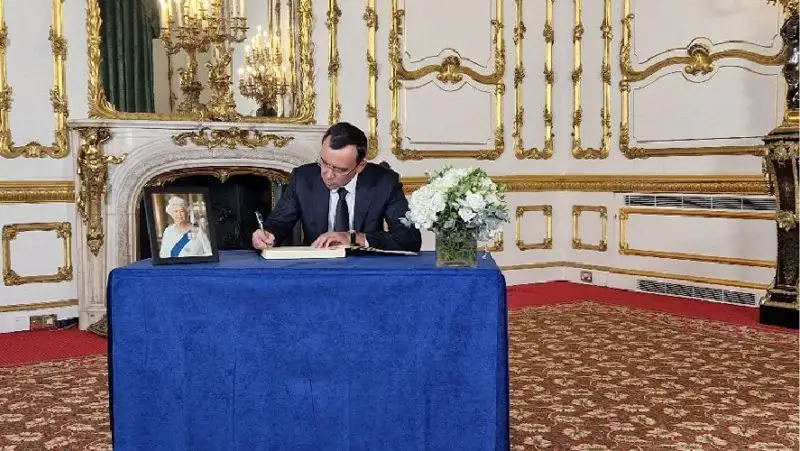 Мәулен Әшімбаев II Елизавета патшайымды жерлеу рәсіміне қатысты