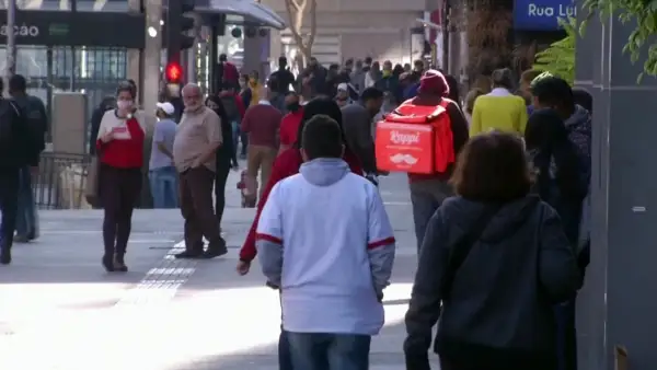 Бразилияда бір тәулікте вирус 26 мың 928 адамға жұқты