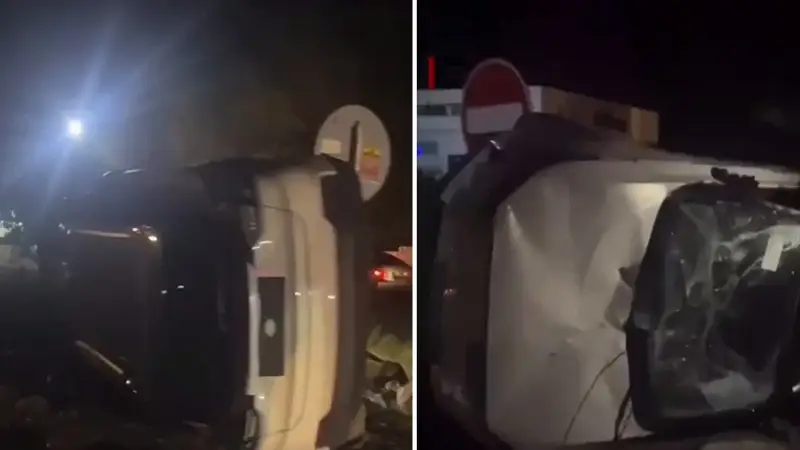 Жетісу облысында жаңа Tesla көліктерін тасымалдаған көлік аударылды (видео)