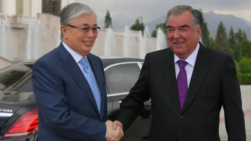Тоқаев Тәжікстан президентімен екіжақты келіссөз өткізді