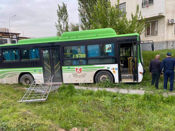 Шымкентте автобус 6 адамды қағып кетті