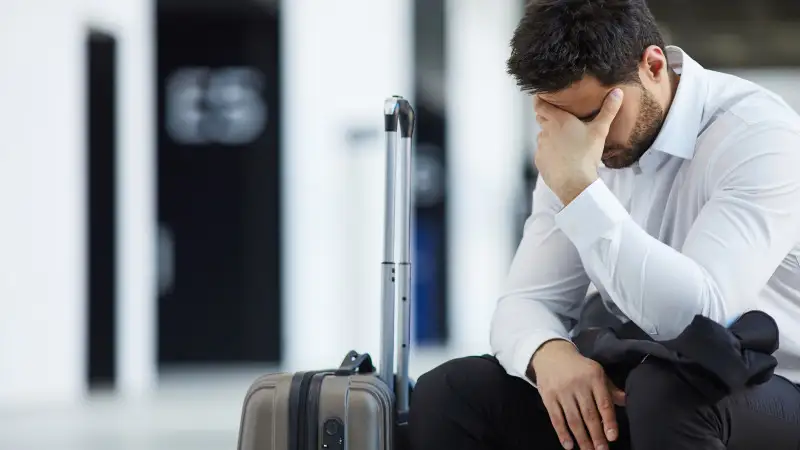 Мас адам ұшақта темекі шегіп, төбелес шығарды