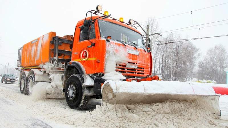 Қарағандыда жылу желісіне соғылған жүк көлігі қар жинауға шыққан