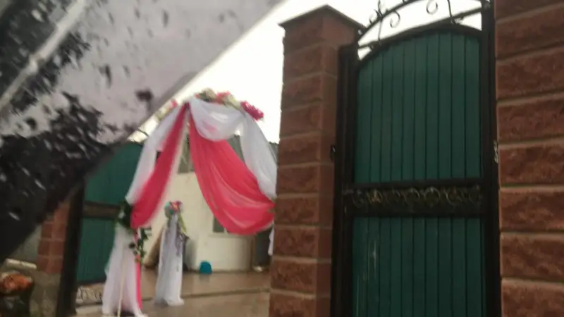 Үйде той жасағандар ұсталды