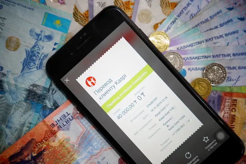 Қош бол, банкнота! Елімізде тұңғыш рет карточка қағаз ақшаны басып озды