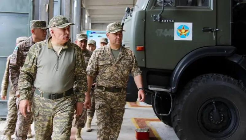Қорғаныс министрі Жаркент гарнизонына барды