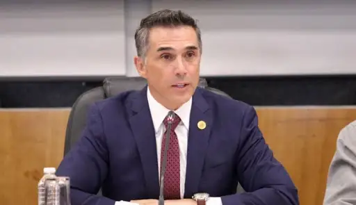 Мексикалық актер Абайдың танымал әнін шырқады