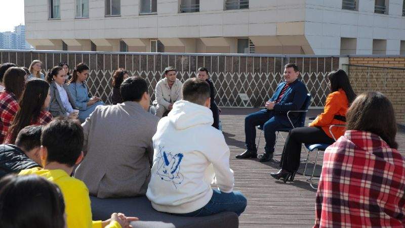 Асхат Оралов Алматыда зардап шеккен кәсіпкерлермен кездесті