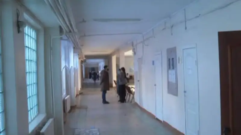 Мектеп директоры жас мұғалім қыздарға қол жүгірткен бе?