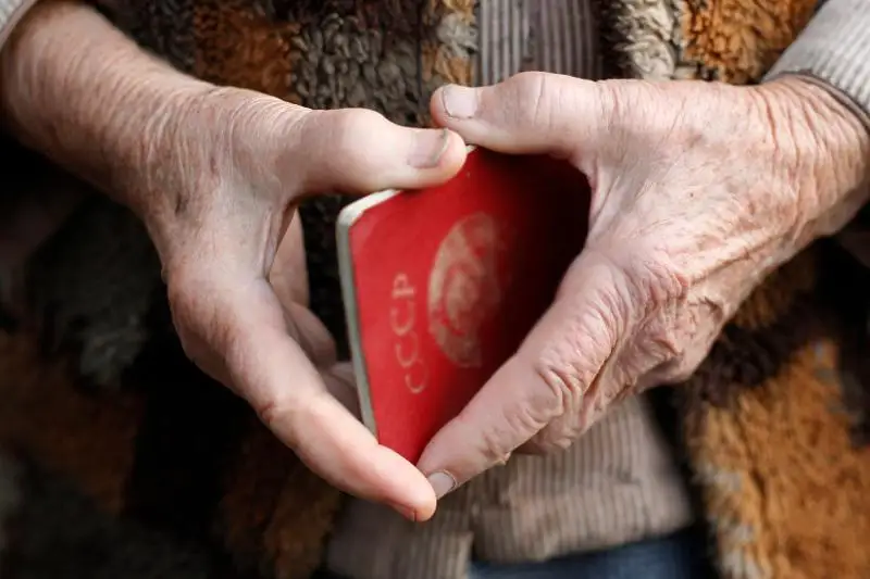 Қызыл төлқұжатпен жүргендер кім?