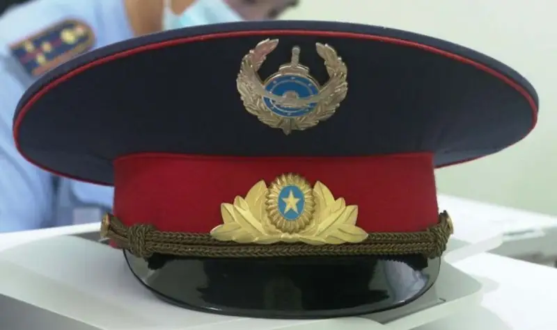 Көкшетауда жалған құжатпен полицей атын жамылған алаяқ тұрғынды бопсалаған