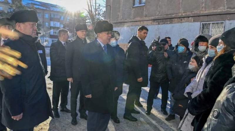 Тоқаев Рудныйдағы жылусыз қалған тұрғындармен жүздесті