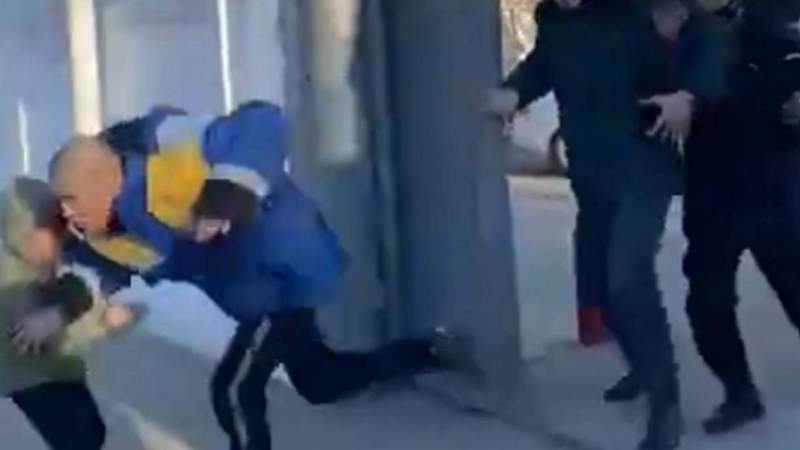 Әскерге бара жатқан жігіт комиссариаттан қашып кетпек болды